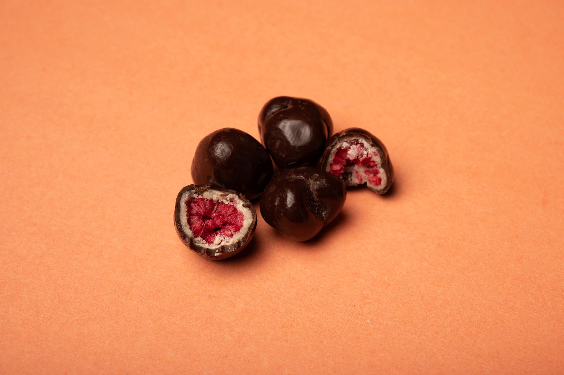 dragee:FRAMBUESAS CON CHOCOLATE